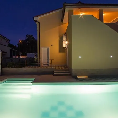 Ferienhaus Mit Privatpool Fuer 20 Personen Ca 400 Qm In Banjole, Istrien Istrische Riviera Banjole