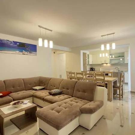 Mit Privatpool Fuer 20 Personen Ca 400 Qm In Banjole, Istrien Istrische Riviera Banjole