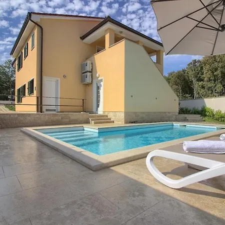 Mit Privatpool Fuer 20 Personen Ca 400 Qm In Banjole, Istrien Istrische Riviera Banjole
