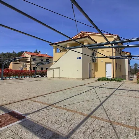 Mit Privatpool Fuer 20 Personen Ca 400 Qm In Banjole, Istrien Istrische Riviera * Banjole