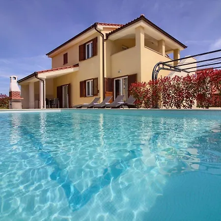 Mit Privatpool Fuer 20 Personen Ca 400 Qm In Banjole, Istrien Istrische Riviera Ferienhaus