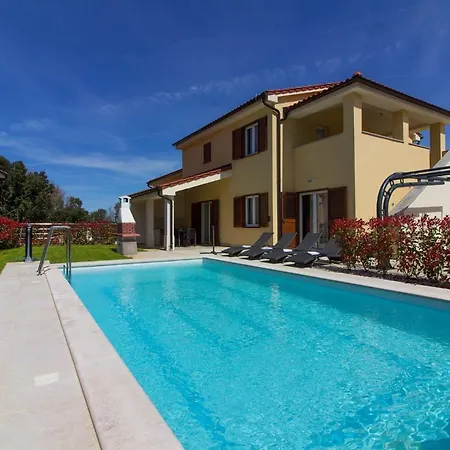 Ferienhaus Mit Privatpool Fuer 20 Personen Ca 400 Qm In Banjole, Istrien Istrische Riviera *