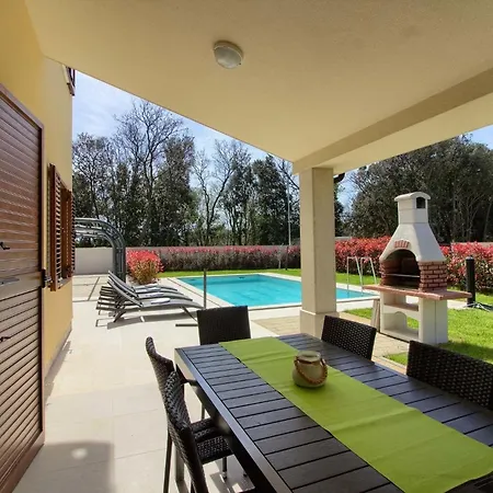 Mit Privatpool Fuer 20 Personen Ca 400 Qm In Banjole, Istrien Istrische Riviera Banjole